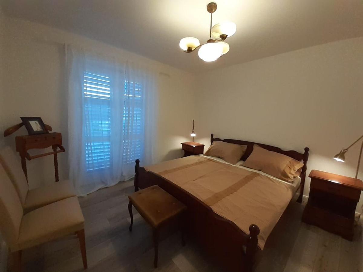 Apartments Dile Sukošan Екстериор снимка