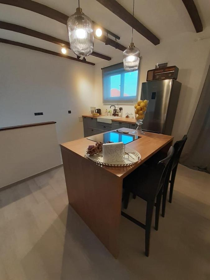 Apartments Dile Sukošan Екстериор снимка