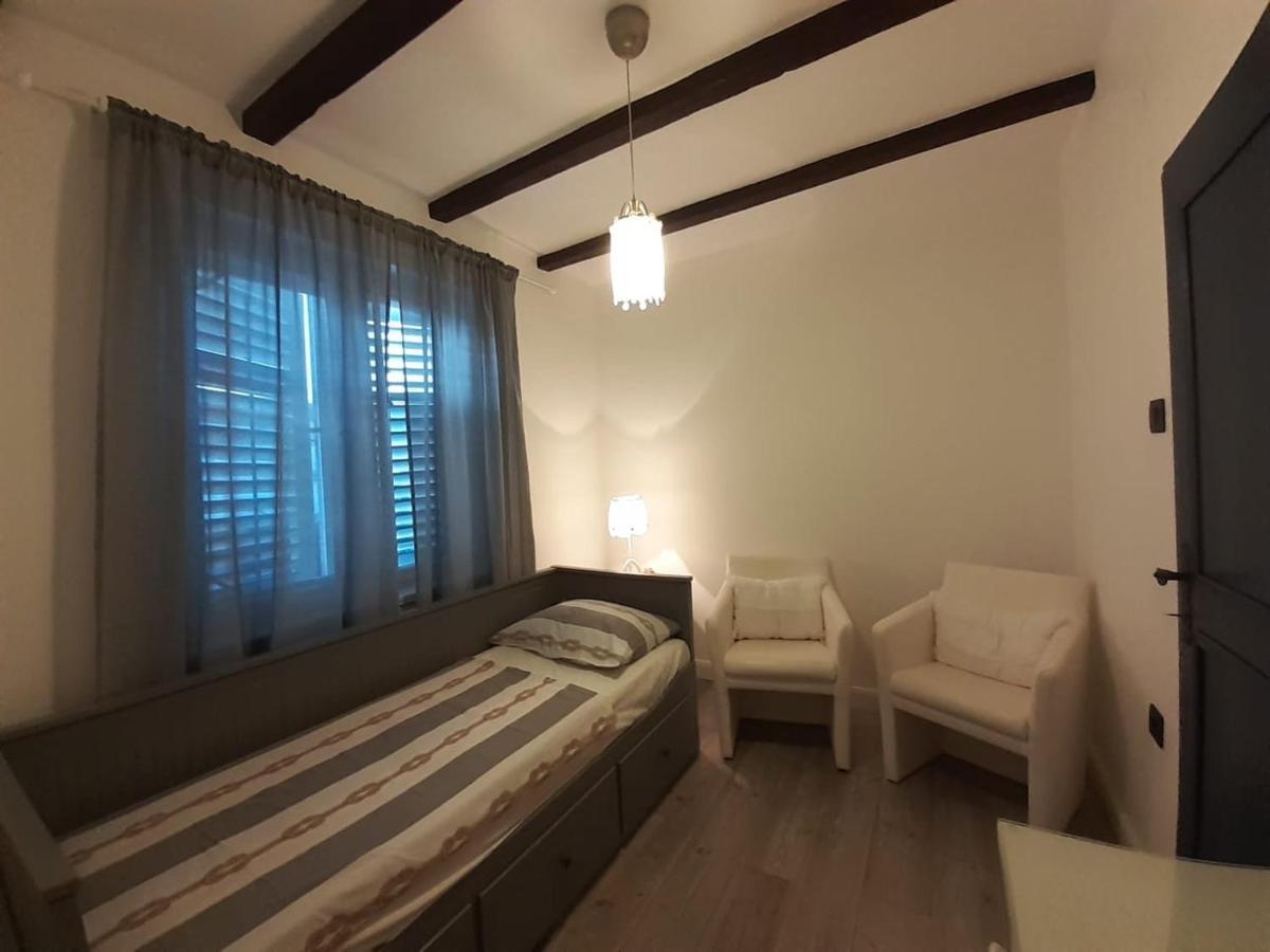Apartments Dile Sukošan Екстериор снимка