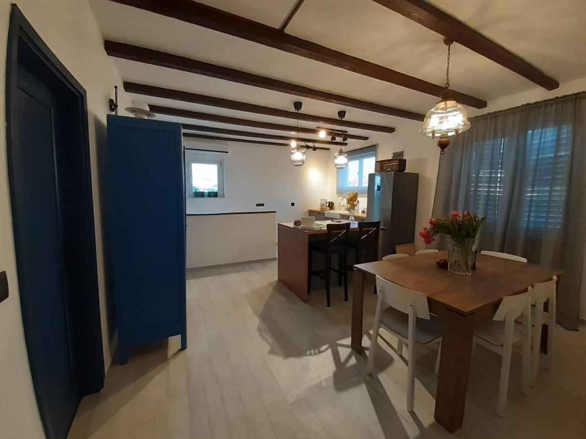 Apartments Dile Sukošan Екстериор снимка
