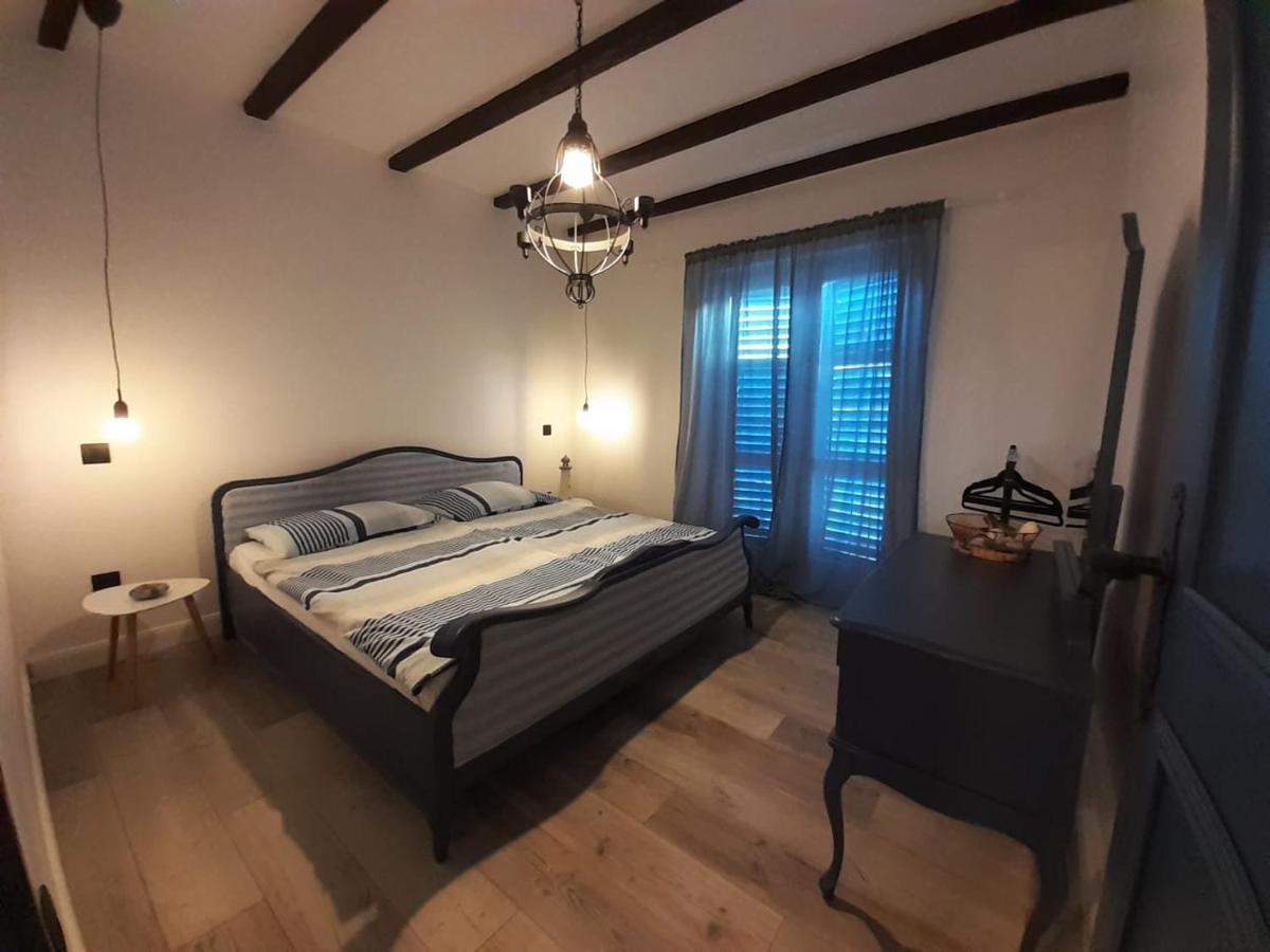 Apartments Dile Sukošan Екстериор снимка