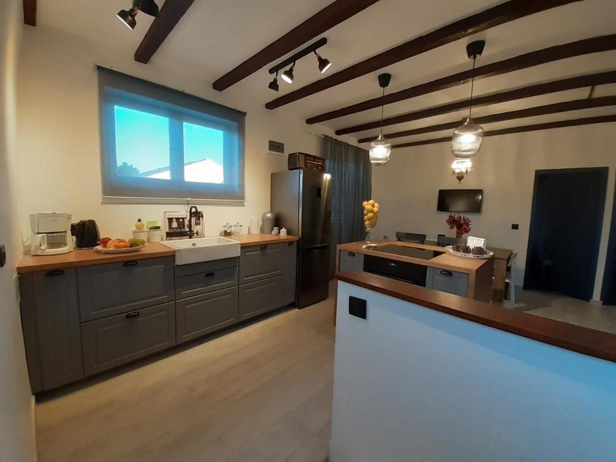 Apartments Dile Sukošan Екстериор снимка