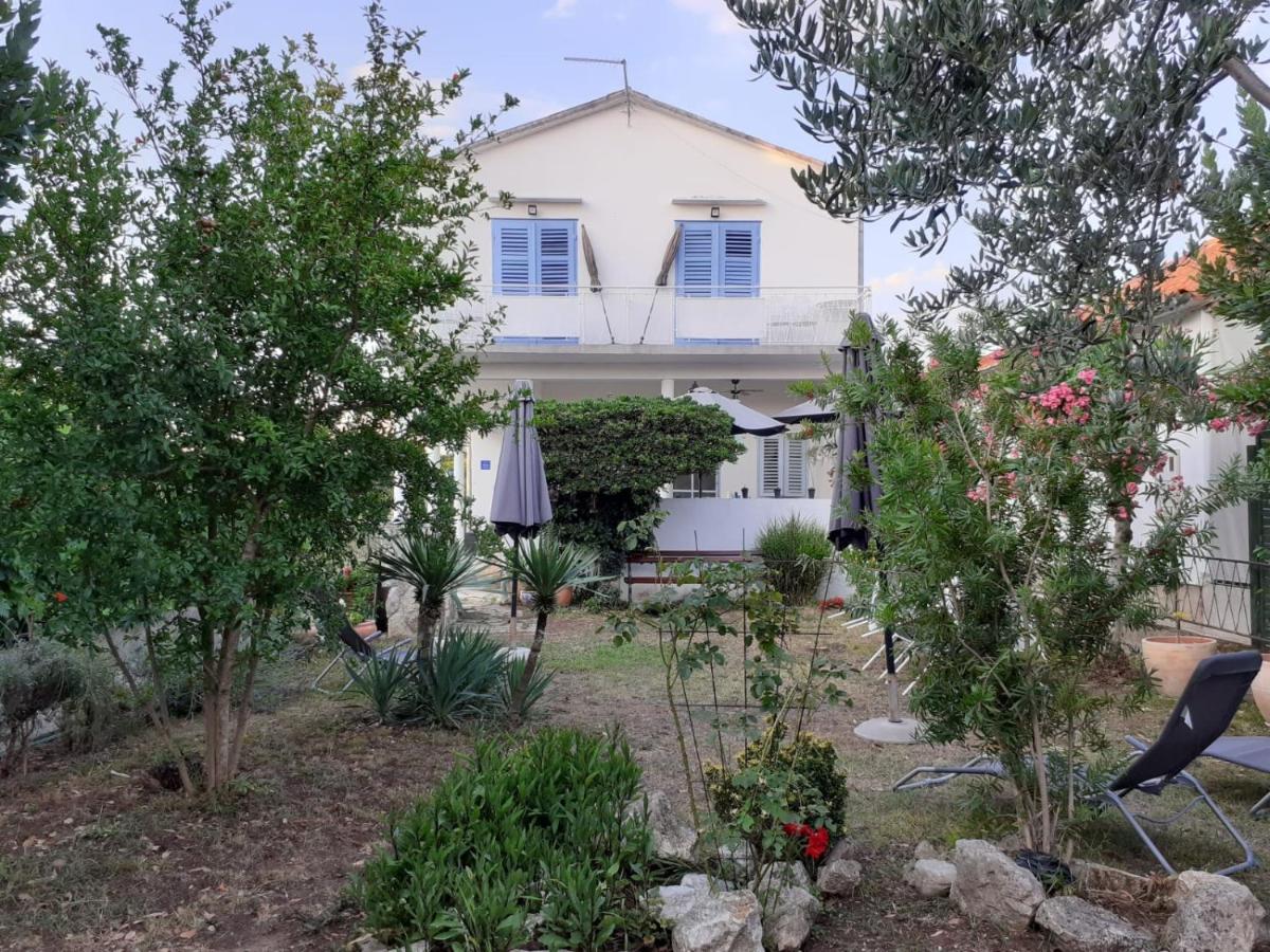 Apartments Dile Sukošan Екстериор снимка